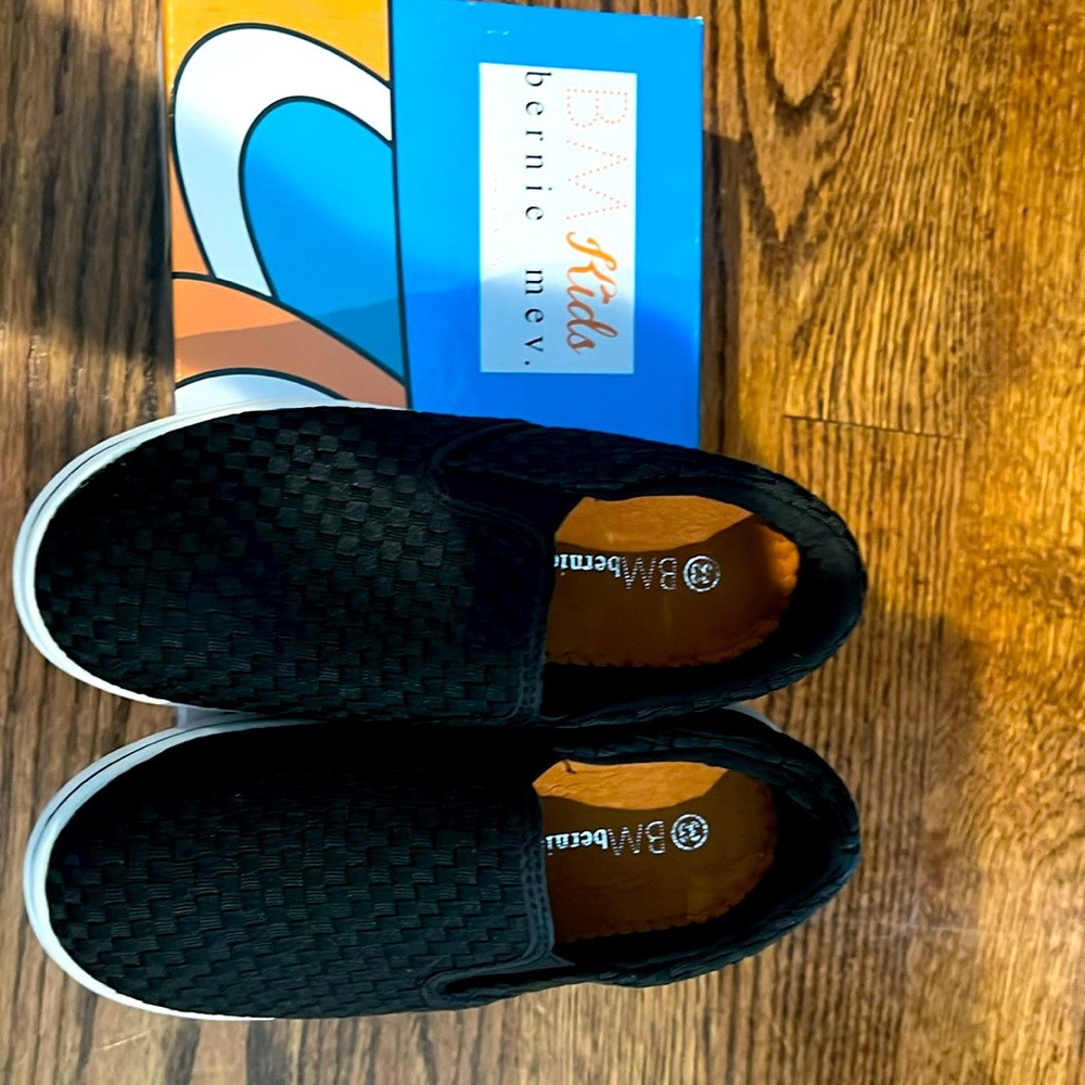 Brand New Bernie Mev kids slip on shoes size 3!